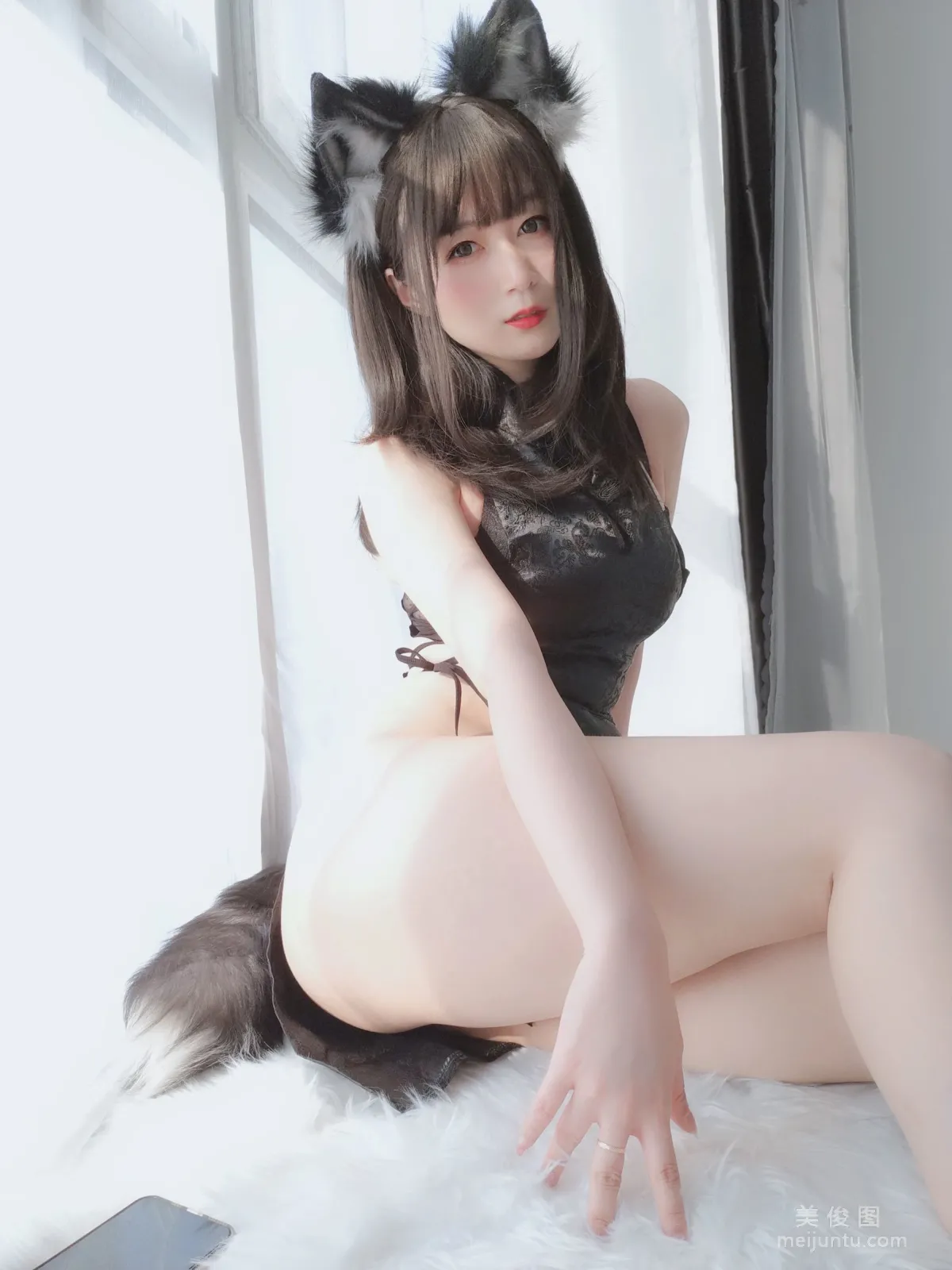 Coser模特白銀81 《小黑狼》 寫真集 35