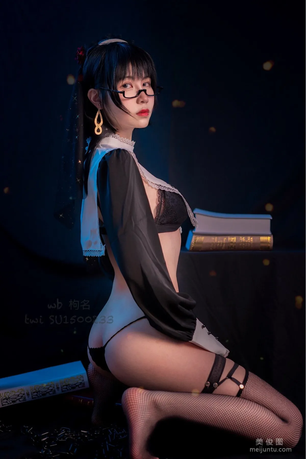 [網紅Coser] 逐月su 《修女》 寫真集 16