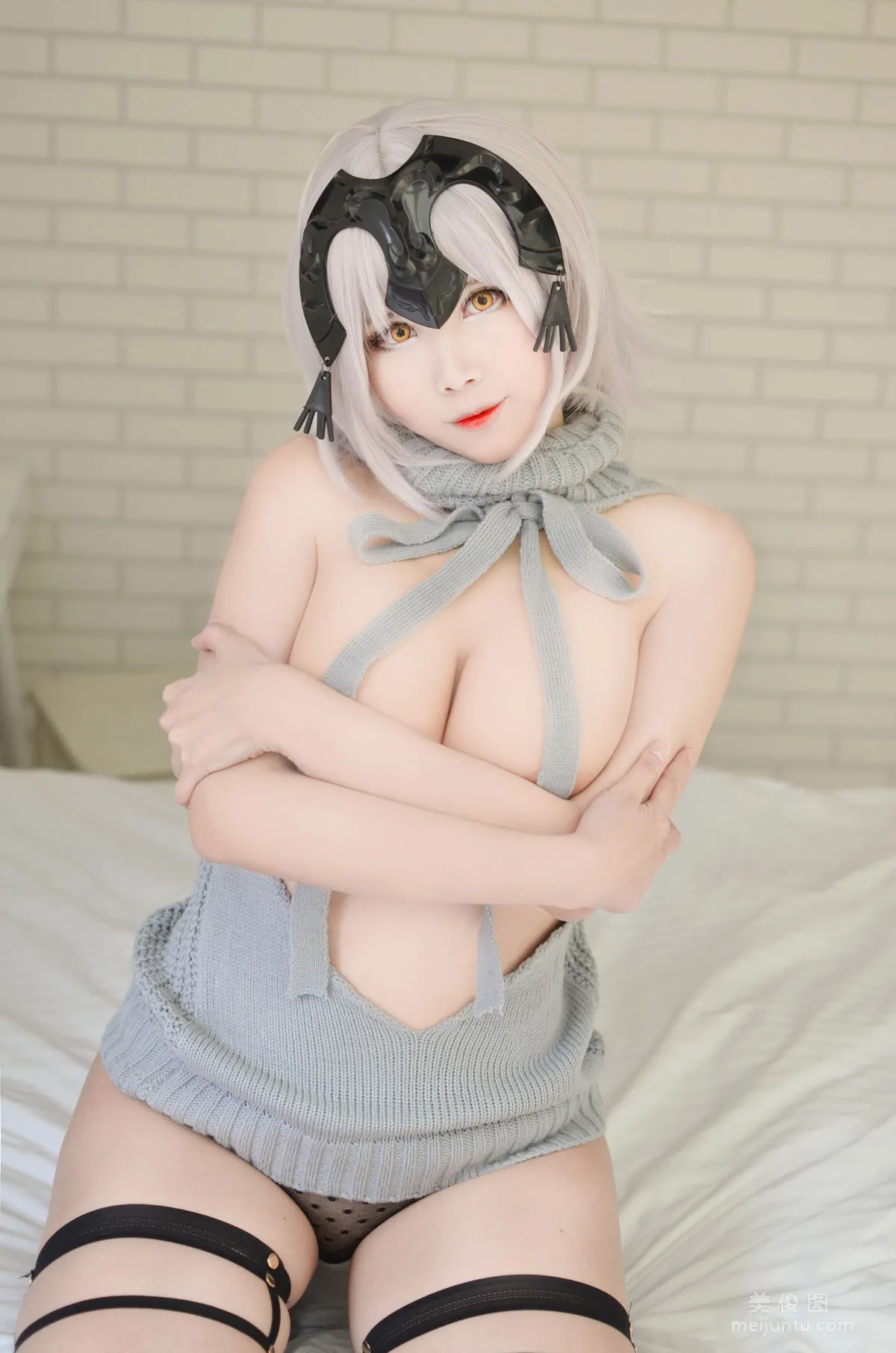 [網紅Coser] 萱-KaYa 《露背毛衣》 寫真集 24