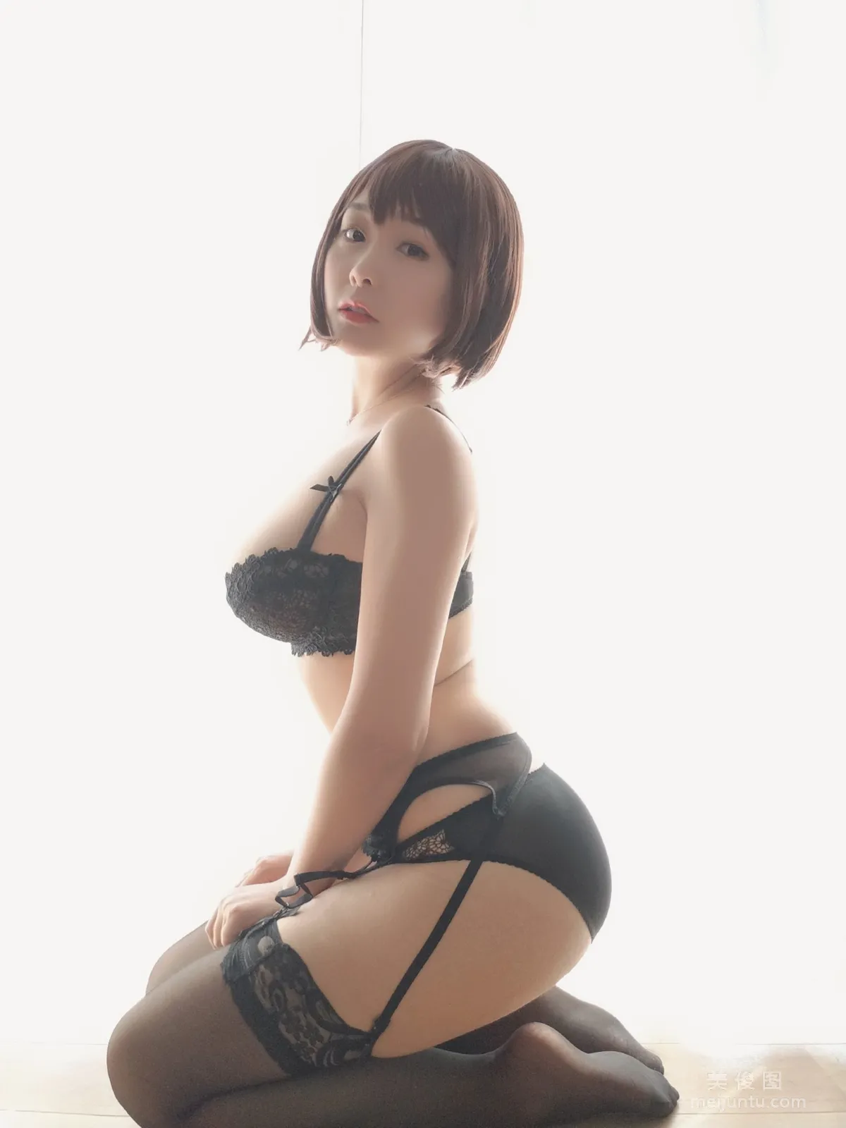 性感Coser三刀刀Miido 《黑色蕾絲内衣》 寫真集 16