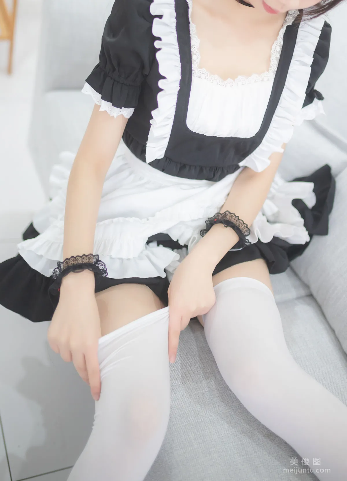 Coser小姐姐雪琪 《白絲女仆》 寫真集 5