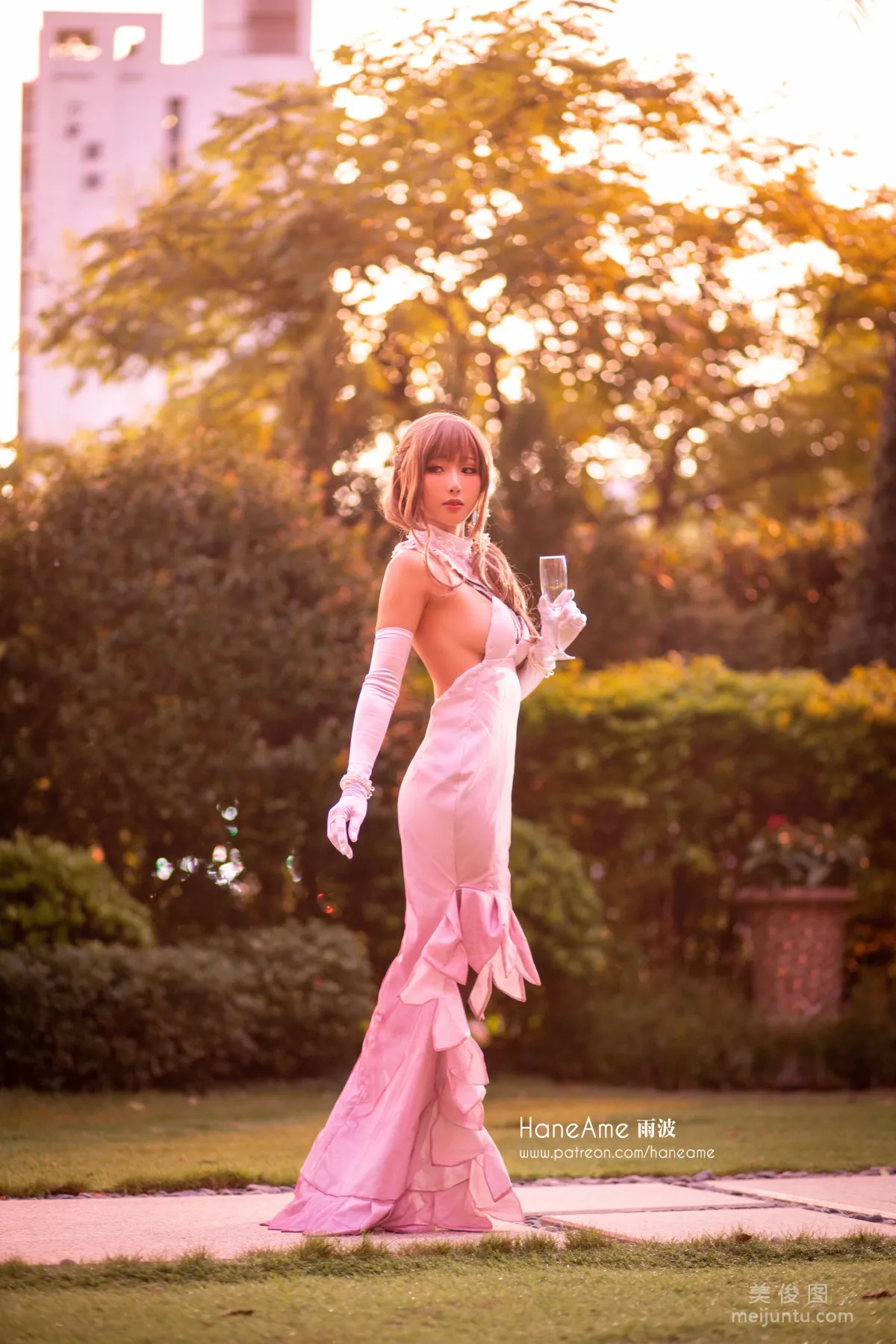 [網紅Coser] 雨波_HaneAme 《媽媽二連擊》 寫真集 24