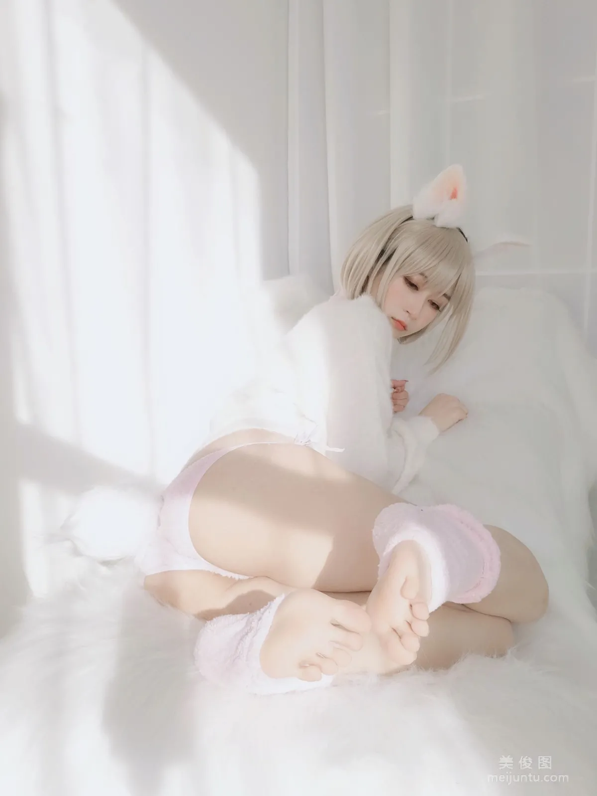 Coser小姐姐白銀81 《小白兔》 寫真集 12