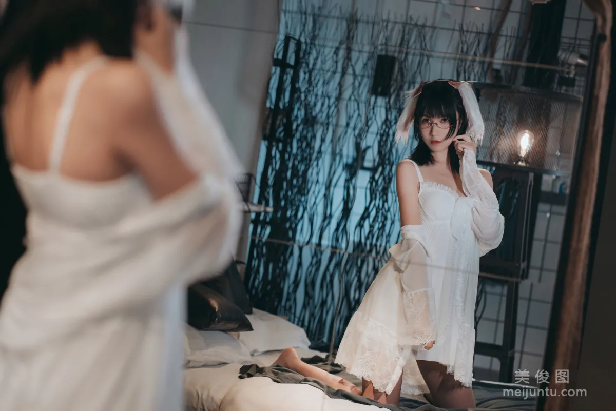 COSER模特逐月su 《睡衣兔子》 写真集19