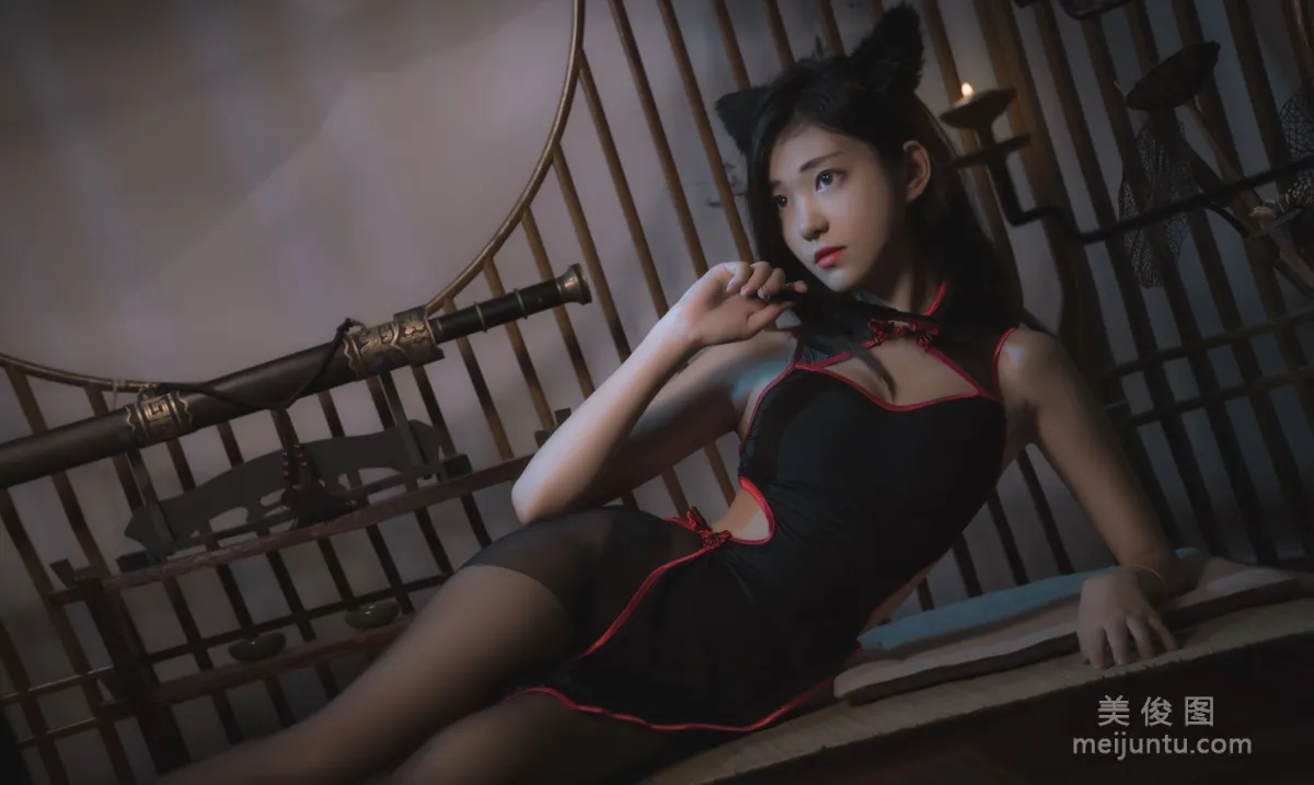 [網紅Coser] 南桃Momoko 《黑旗袍》 寫真集 3