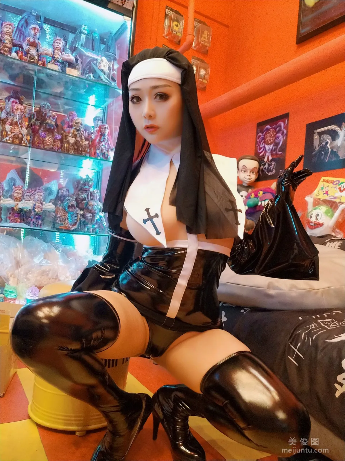 [COS福利] 三刀刀Miido 《修女》 寫真集 5
