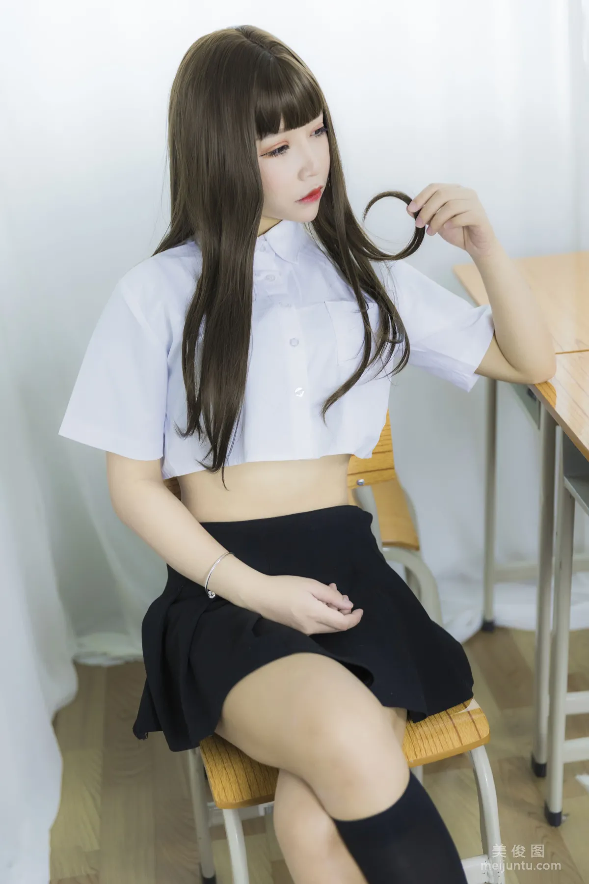 Coser妹子抱走莫子aa 《等你下課》 寫真集 32