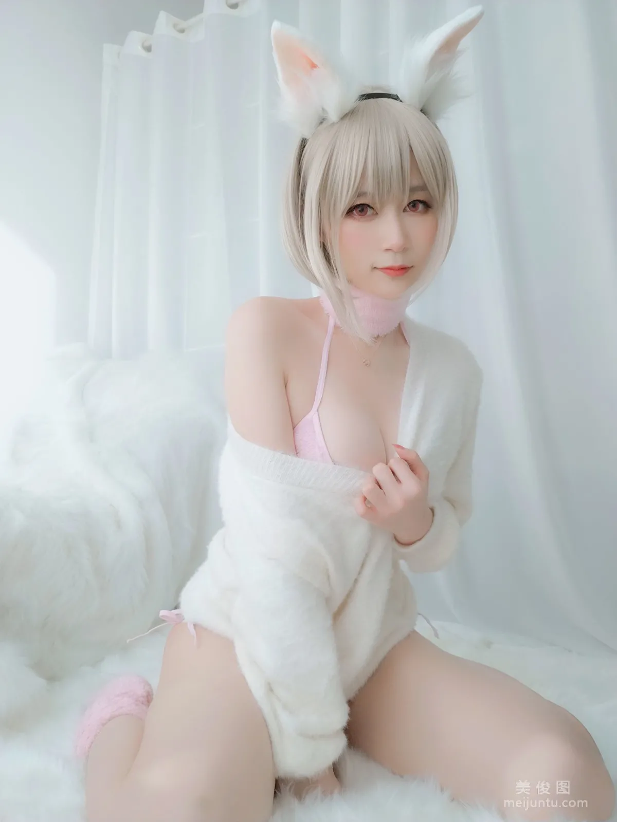 Coser小姐姐白銀81 《小白兔》 寫真集 17
