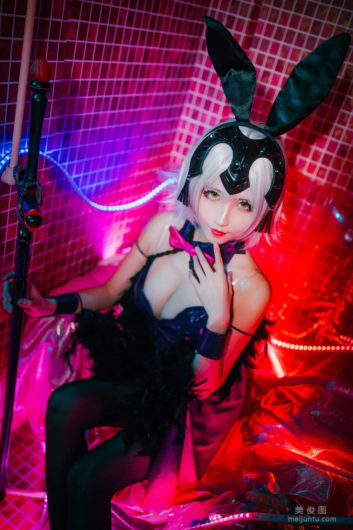 [网红Coser] rioko凉凉子 《兔女郎》 写真集1