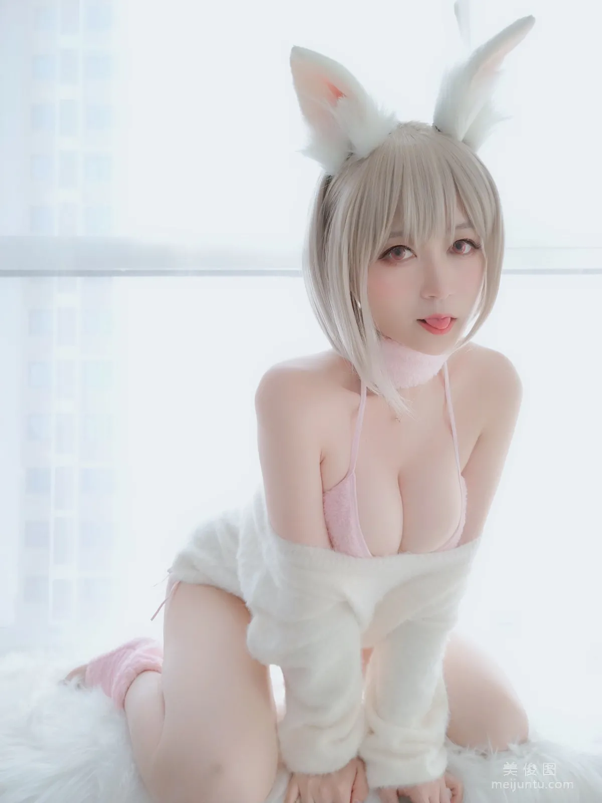 Coser小姐姐白銀81 《小白兔》 寫真集 45