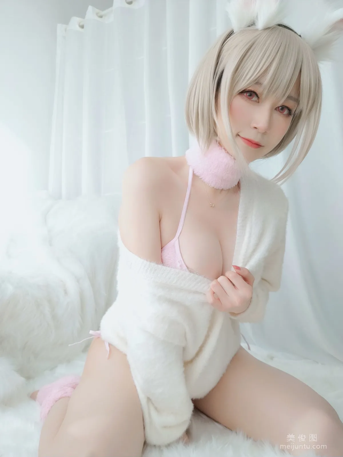 Coser小姐姐白銀81 《小白兔》 寫真集 18