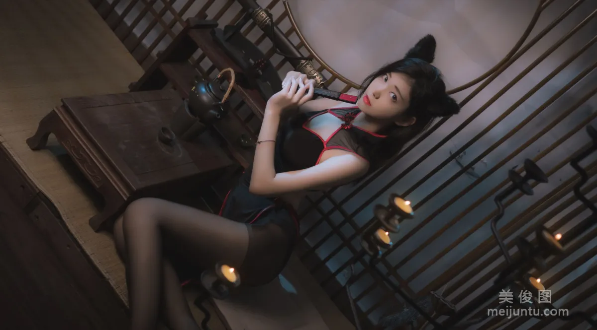 [網紅Coser] 南桃Momoko 《黑旗袍》 寫真集 2