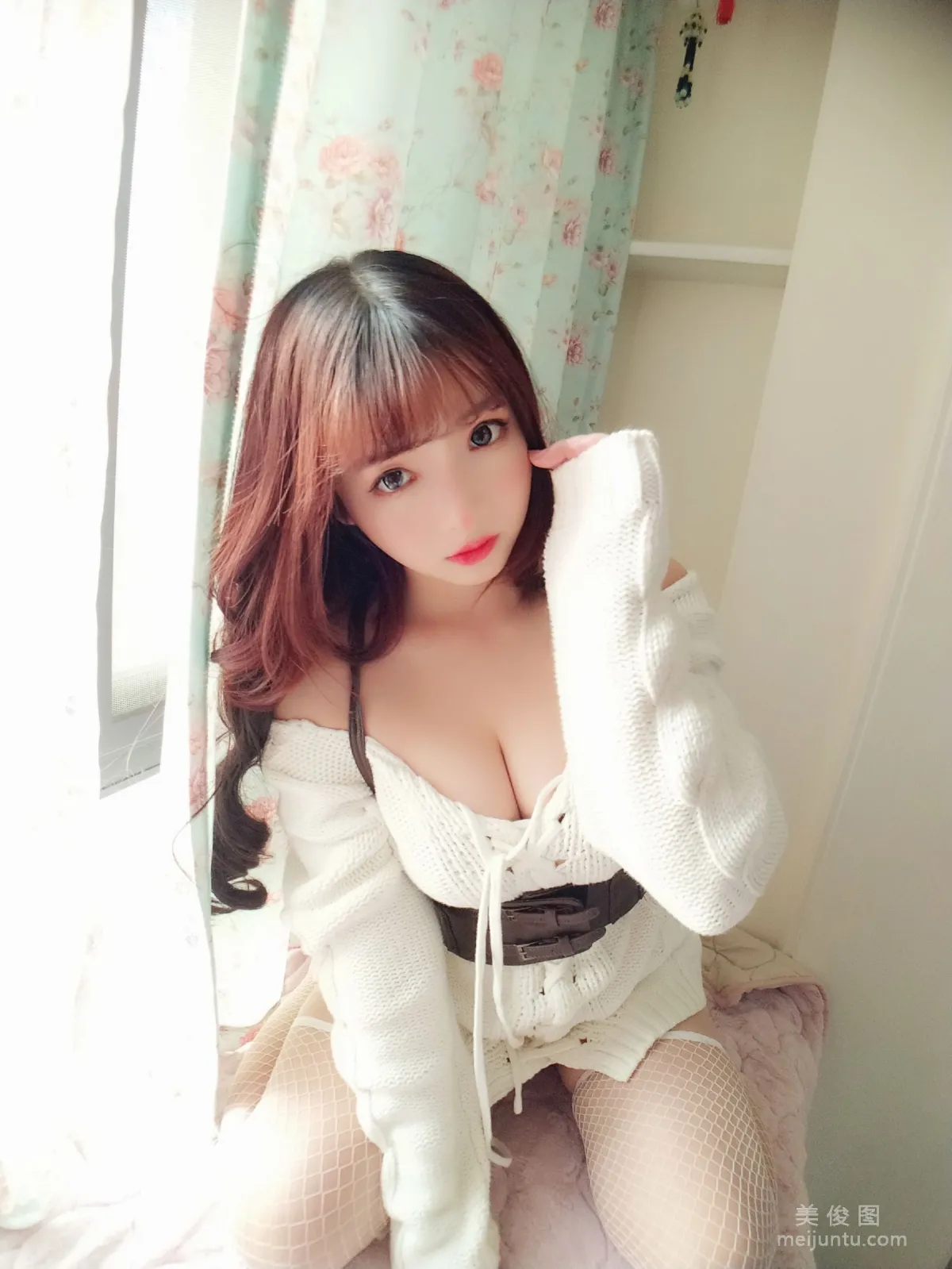 [網紅Coser] 古川kagura 《呼之欲出》 寫真集 26