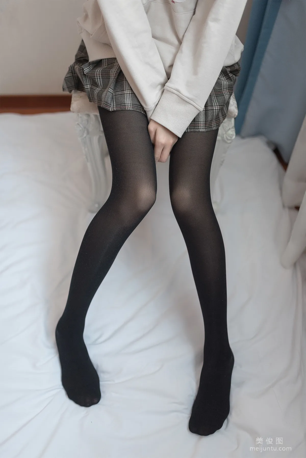九曲Jean 《窗帘后的朦胧》 写真集1