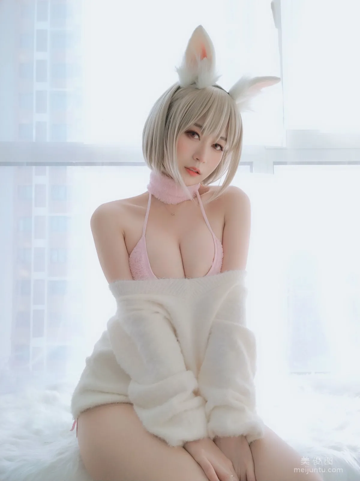 Coser小姐姐白銀81 《小白兔》 寫真集 38