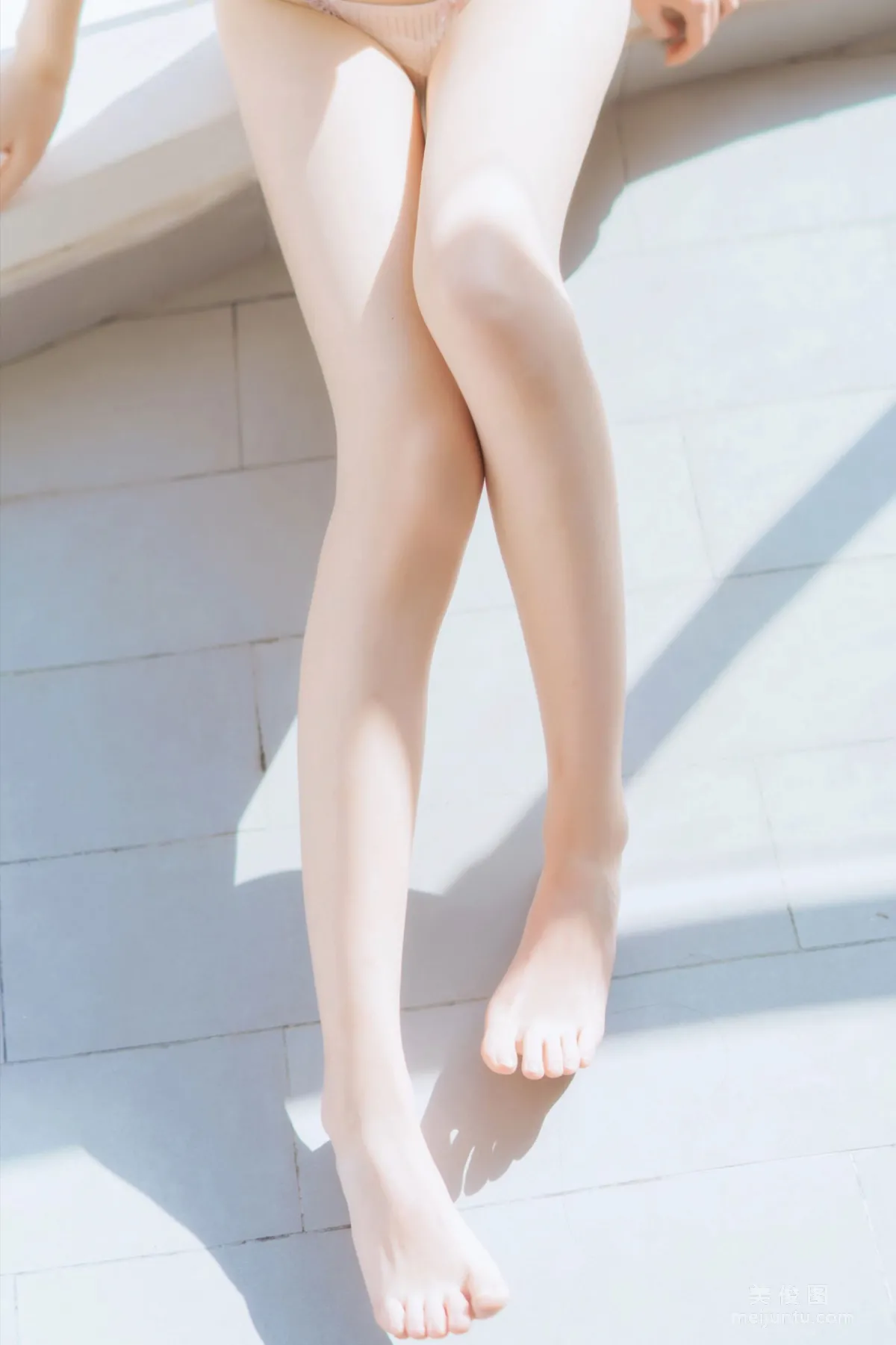 [網紅Coser] 南桃Momoko 《粉色内衣》 寫真集 12