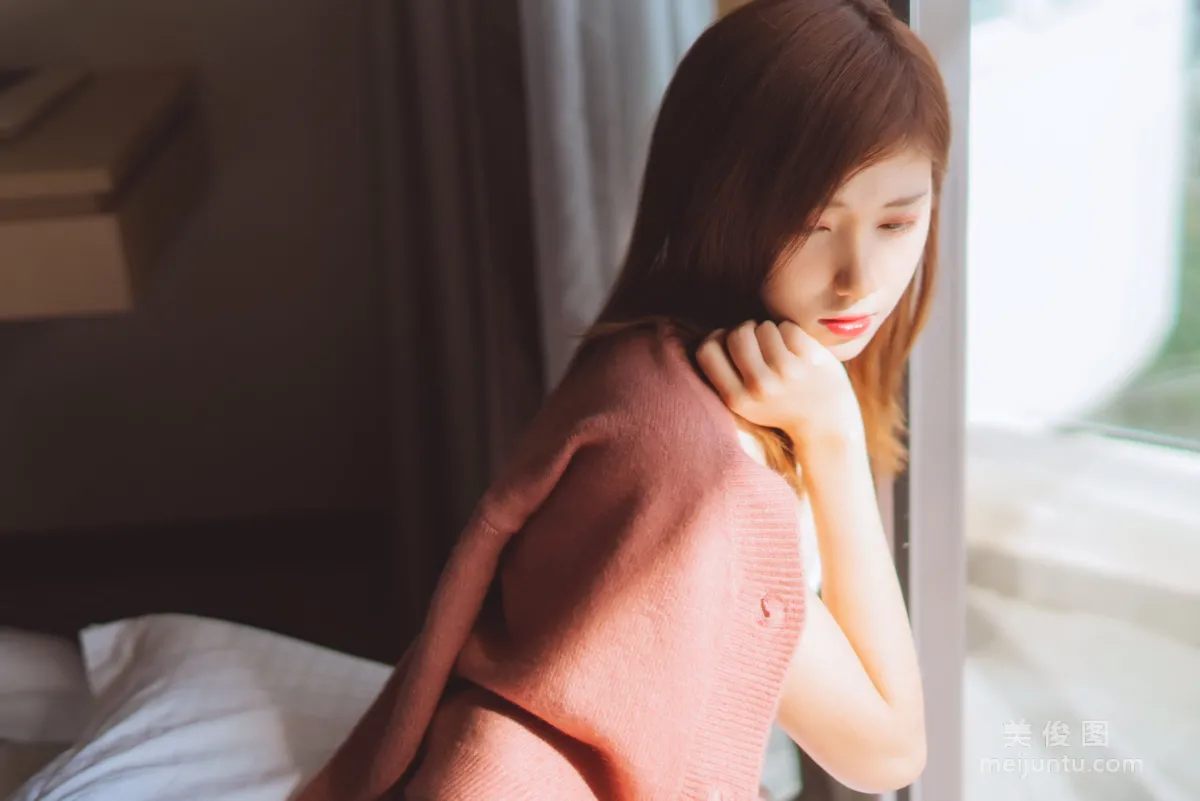 [網紅Coser] 南桃Momoko 《粉色内衣》 寫真集 20