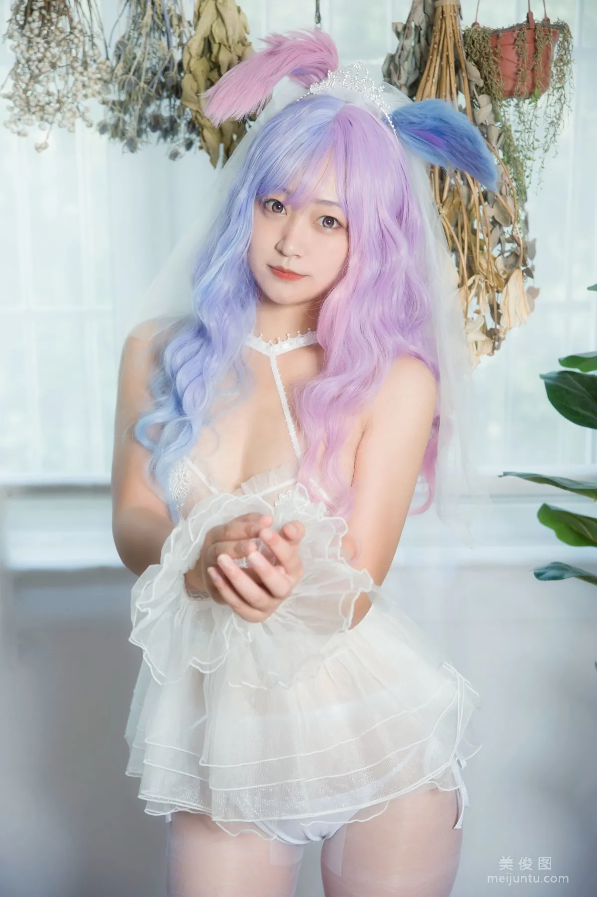 美女Coser大碗排面 《婚紗兔白絲婚紗》 寫真集 1