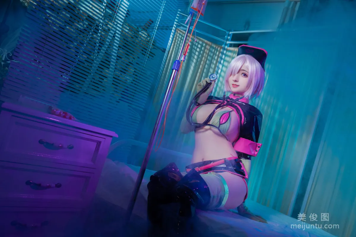 [網紅Coser] rioko涼涼子 《瑪修護士》 寫真集 1