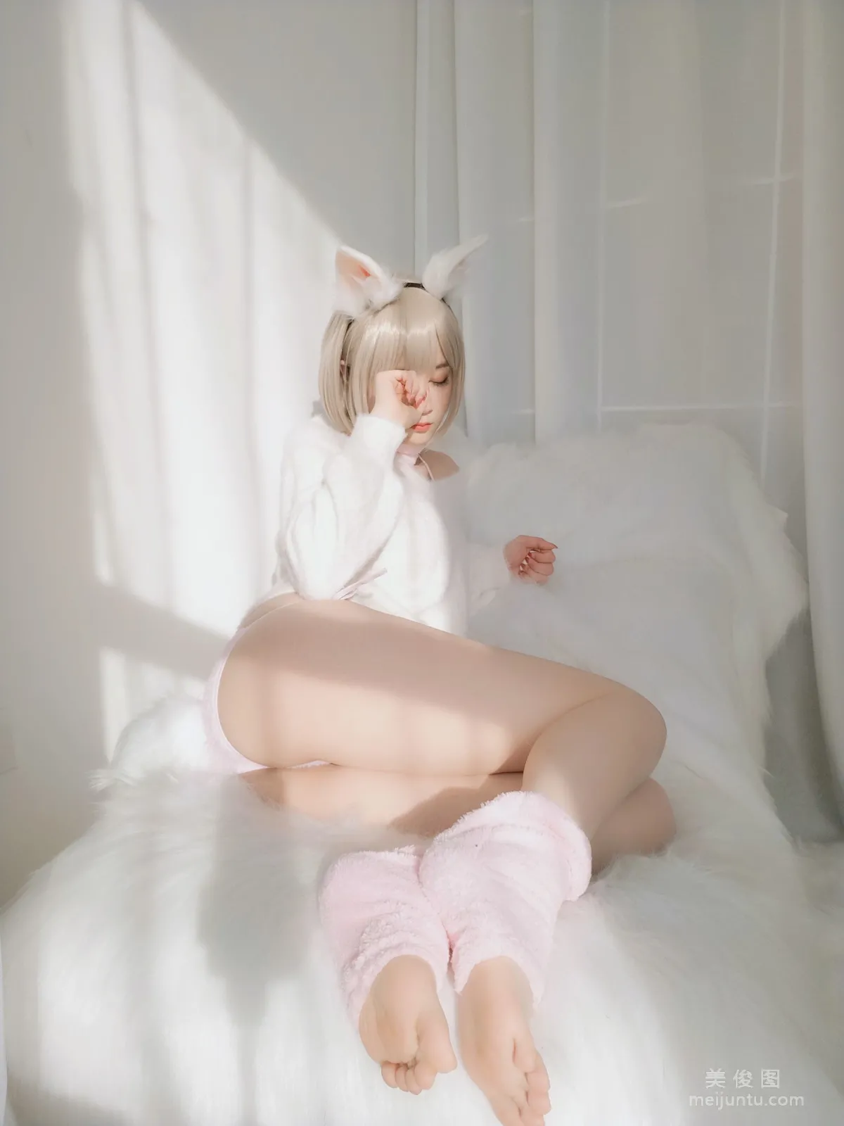 Coser小姐姐白銀81 《小白兔》 寫真集 14