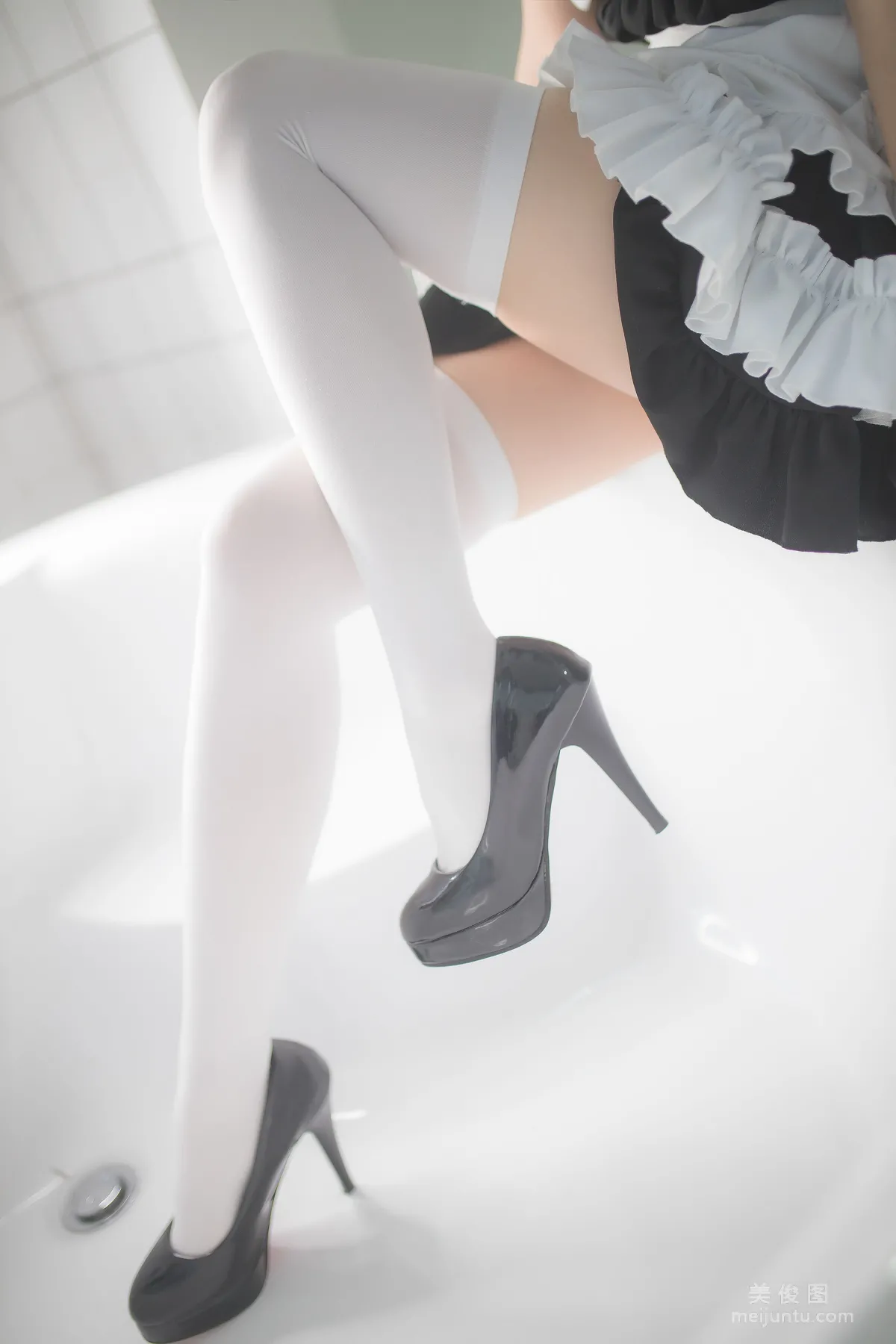 Coser小姐姐雪琪 《白絲女仆》 寫真集 24