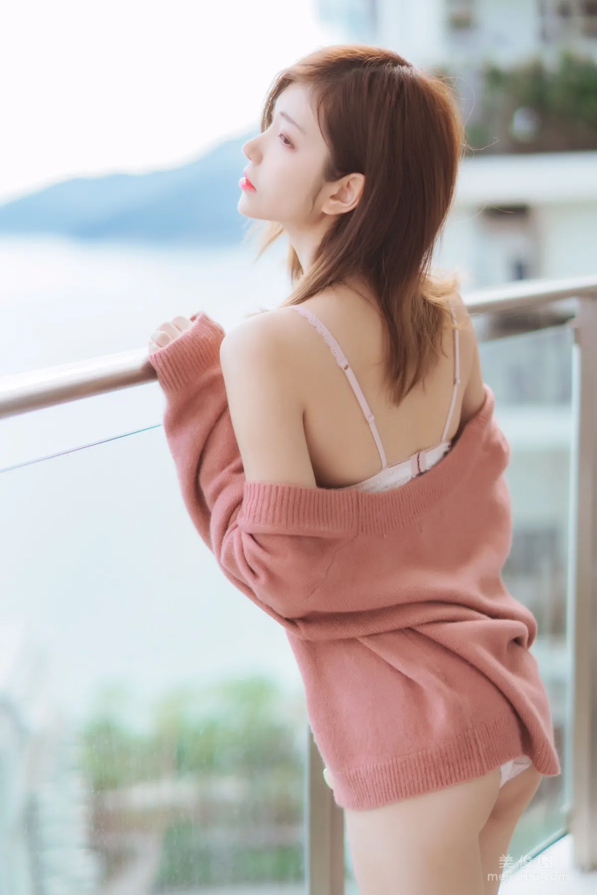 [網紅Coser] 南桃Momoko 《粉色内衣》 寫真集 21