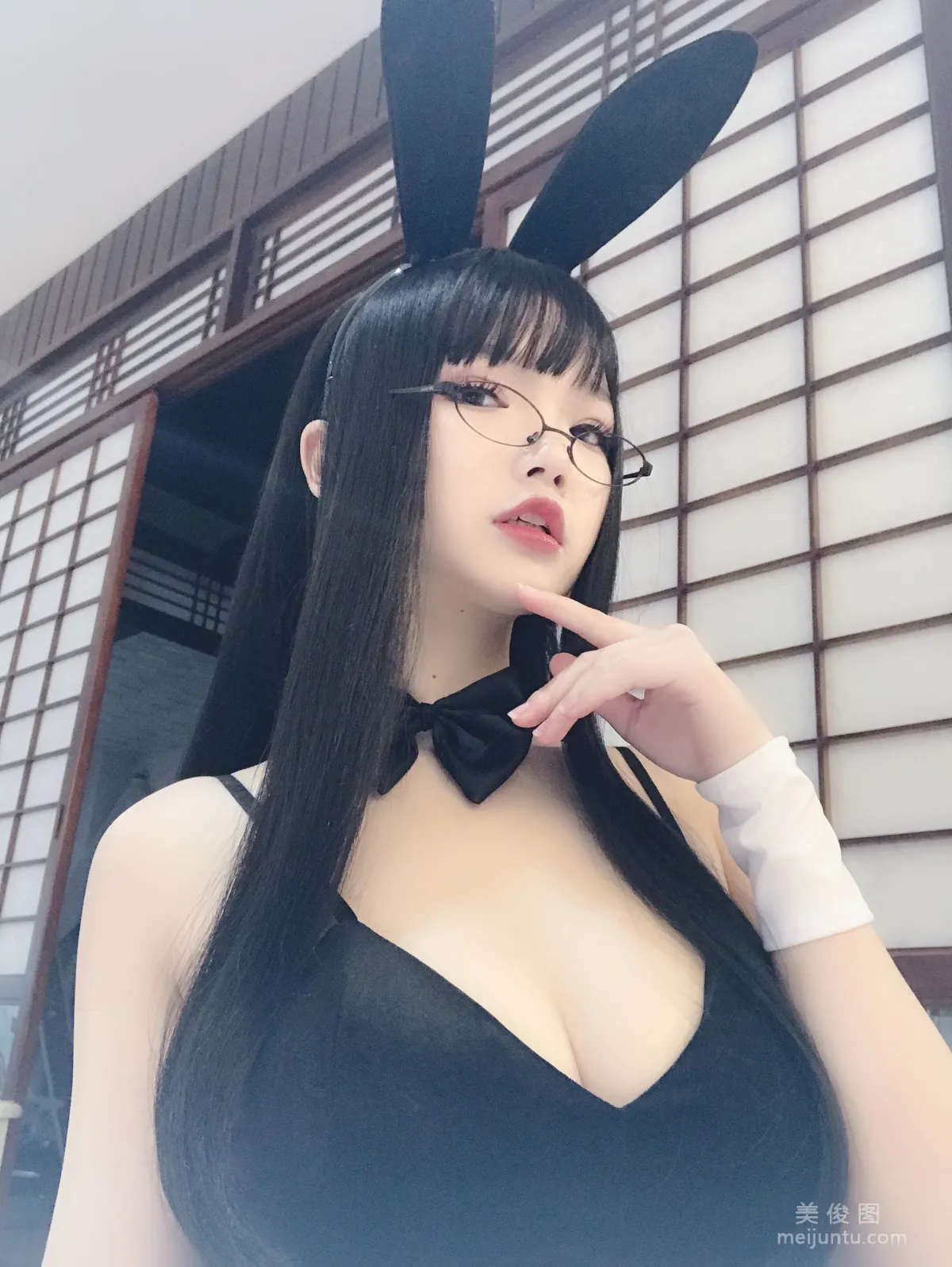 [網紅Coser] 雪晴Astra 《眼鏡兔子扮演》 寫真集 7