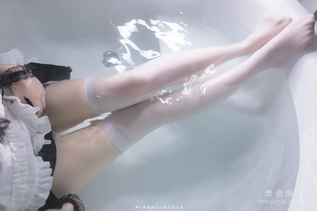 Coser模特雪琪SAMA 《白丝女仆水下版》 写真集22