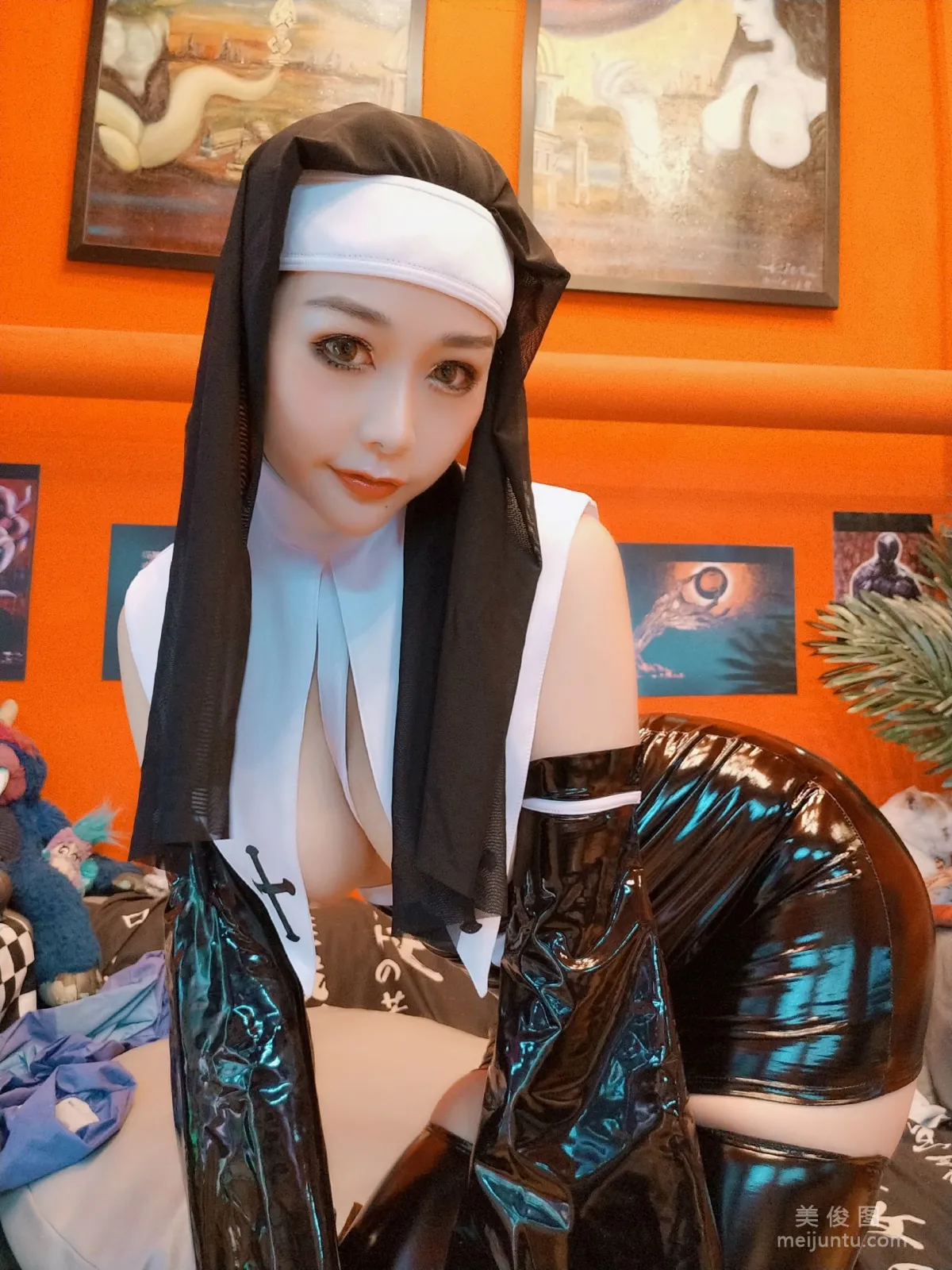 [COS福利] 三刀刀Miido 《修女》 寫真集 17