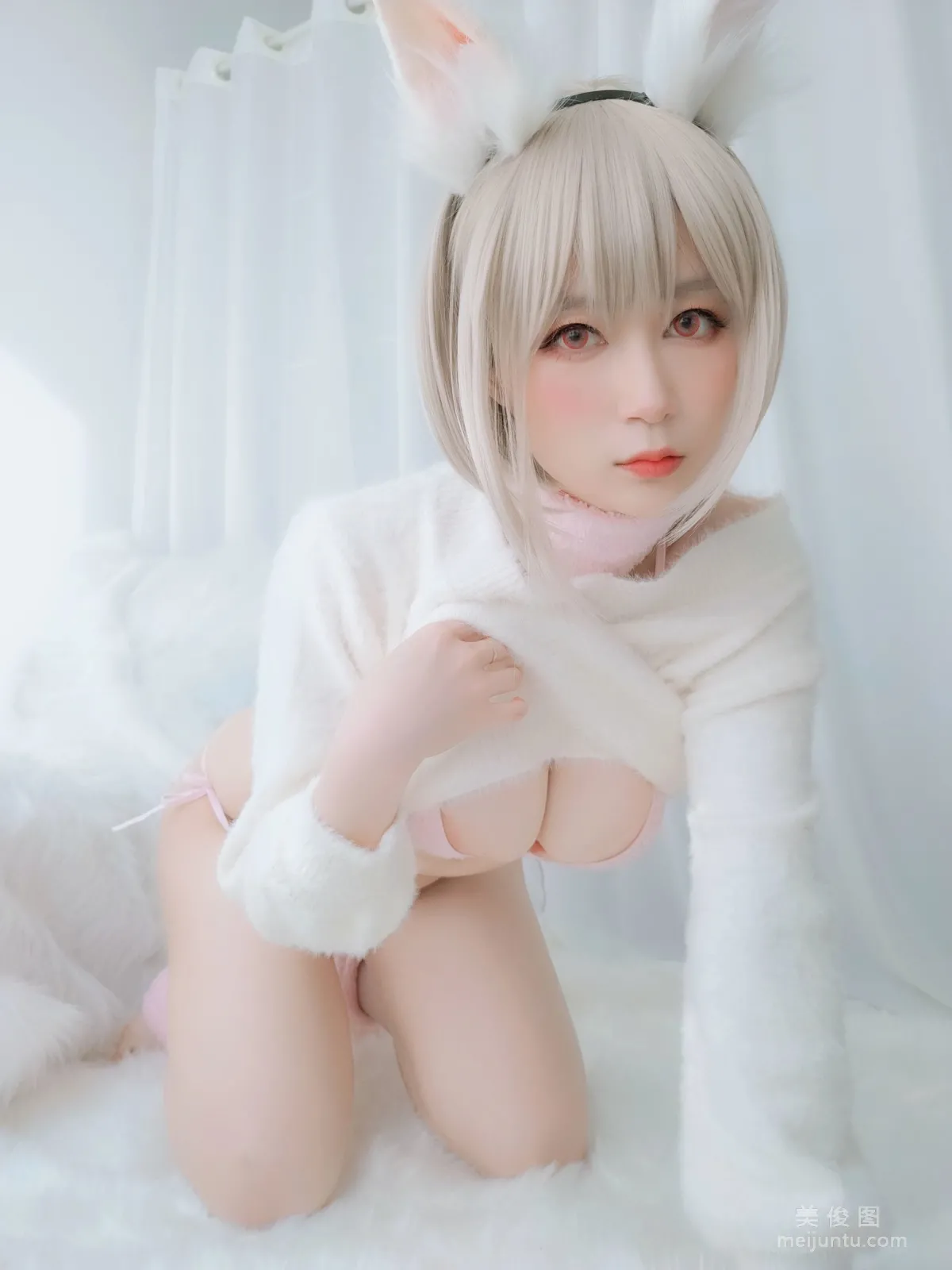 Coser小姐姐白銀81 《小白兔》 寫真集 15