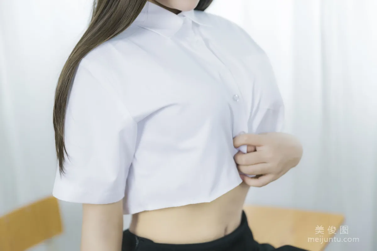 Coser妹子抱走莫子aa 《等你下課》 寫真集 25