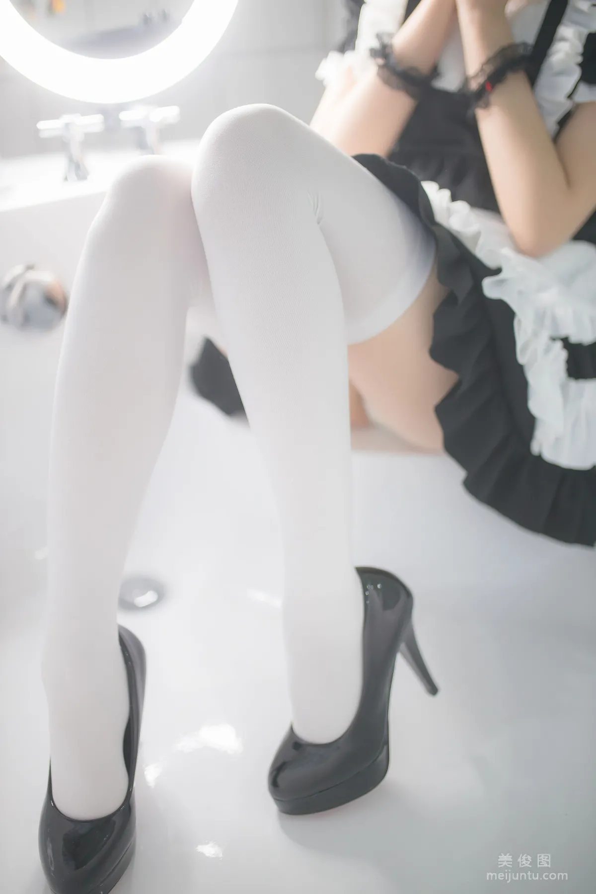 Coser小姐姐雪琪 《白絲女仆》 寫真集 28