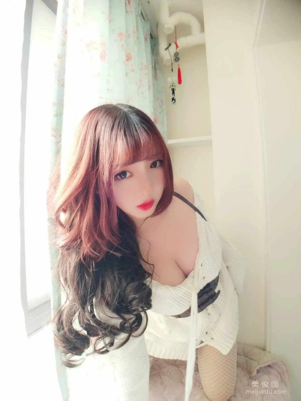 [網紅Coser] 古川kagura 《呼之欲出》 寫真集 24