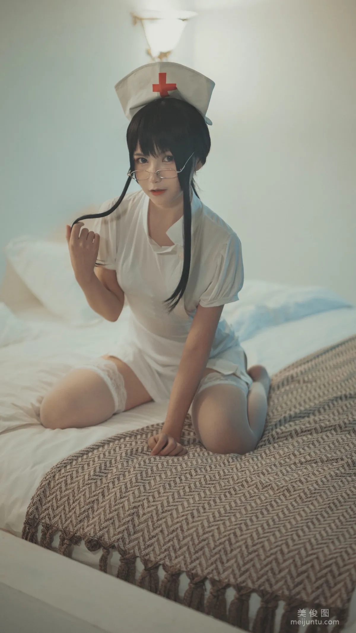 COSER美女逐月su 《小护士》 写真集8