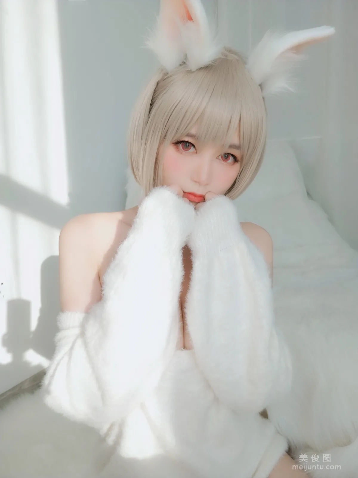 Coser小姐姐白銀81 《小白兔》 寫真集 97