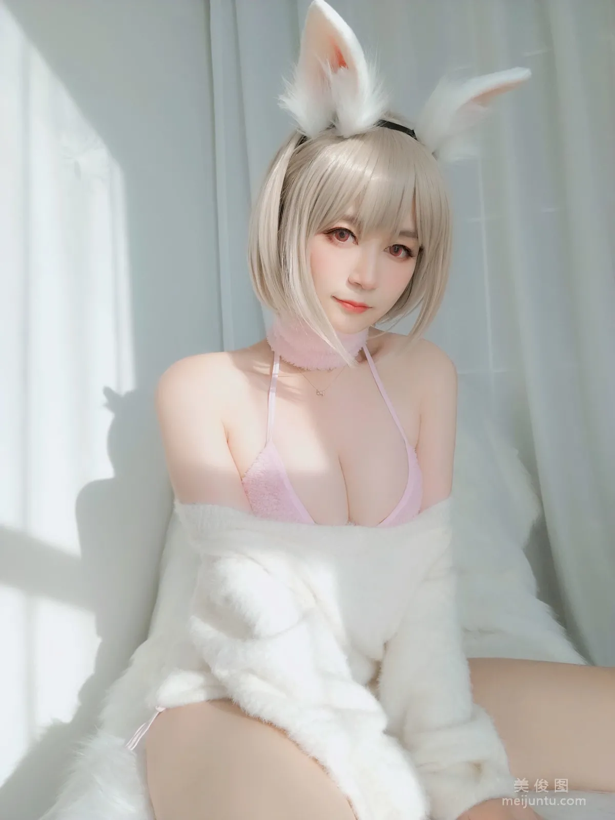 Coser小姐姐白銀81 《小白兔》 寫真集 64