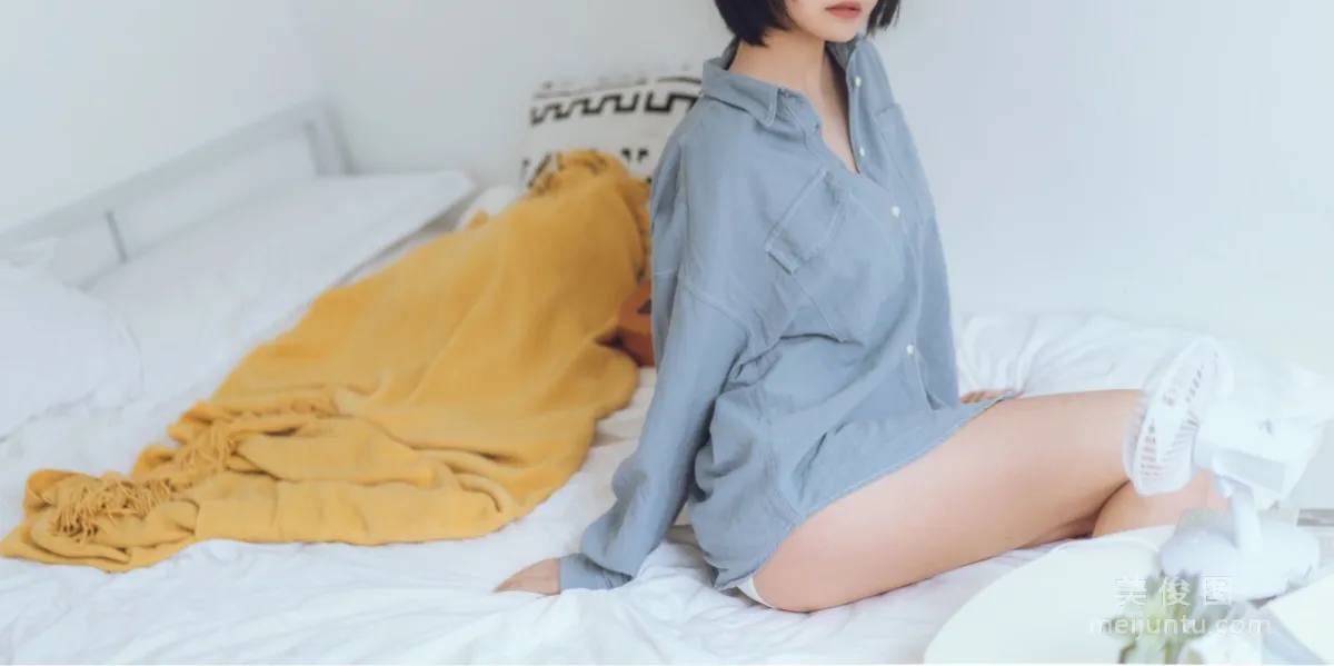 [網紅Coser] 逐月su 《藍色襯衫》 寫真集 12