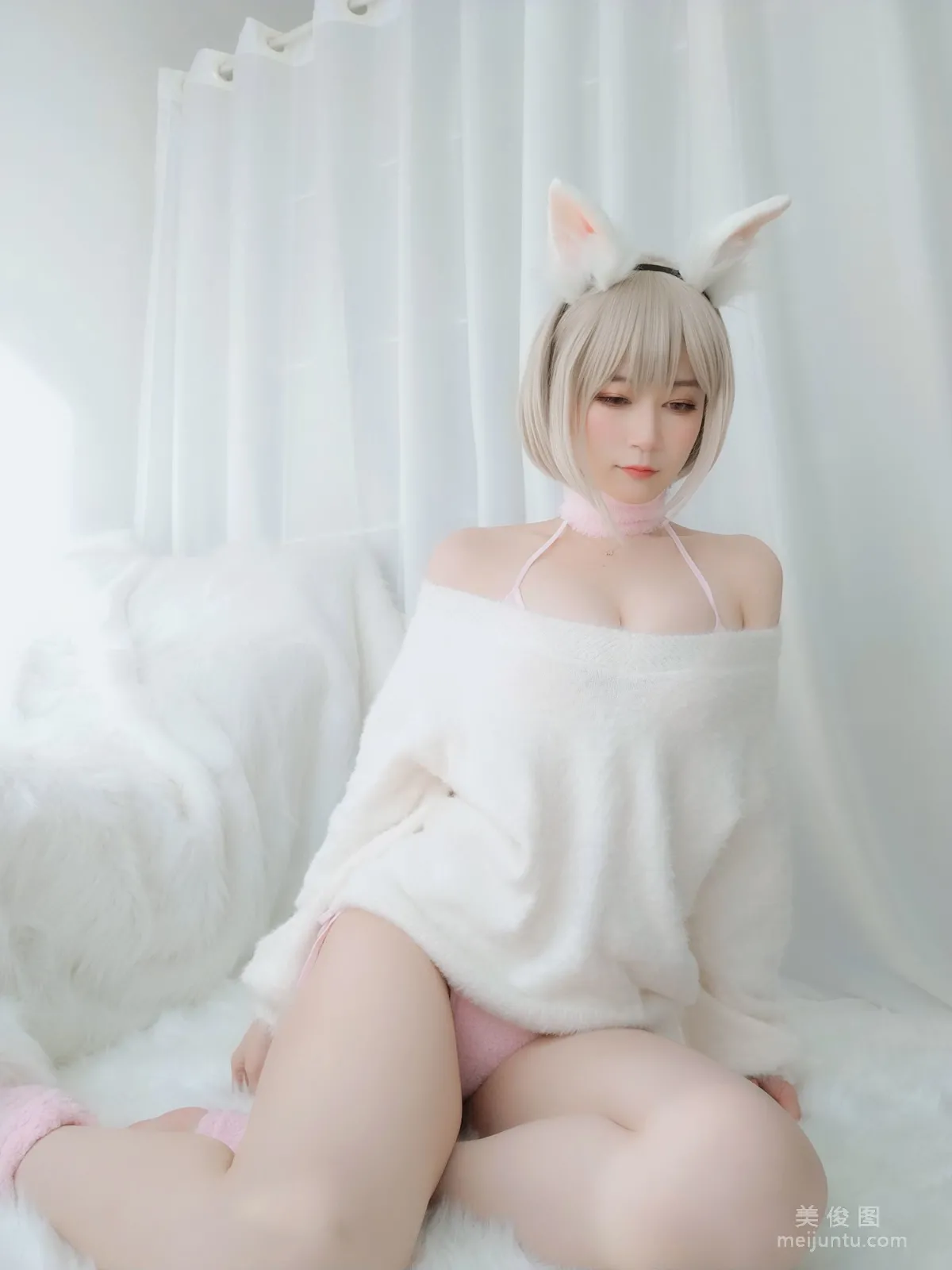 Coser小姐姐白銀81 《小白兔》 寫真集 22