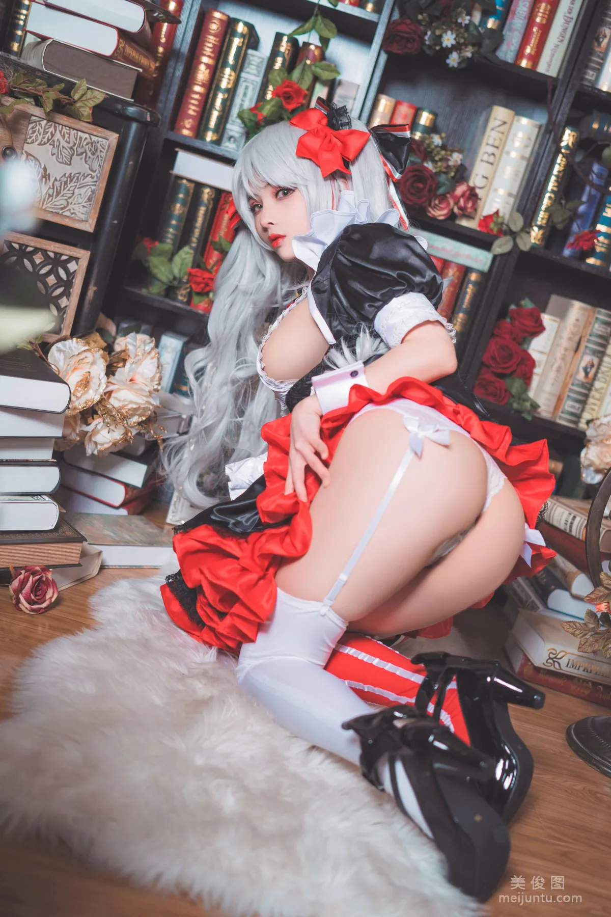[網紅Coser] rioko涼涼子 《歐根女仆》 寫真集 10