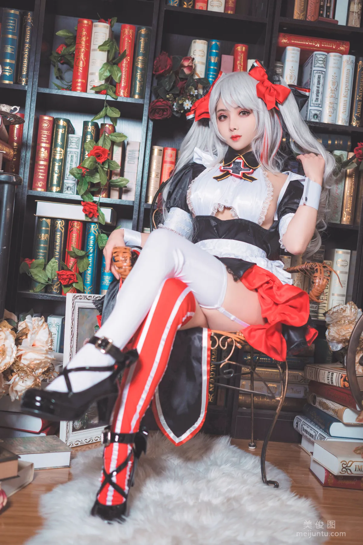 [網紅Coser] rioko涼涼子 《歐根女仆》 寫真集 16