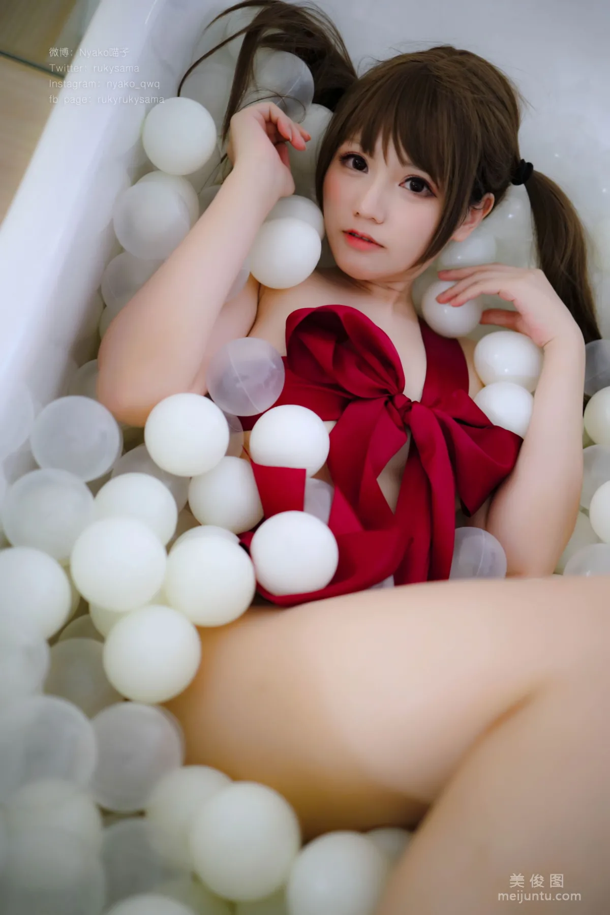 [美女Coser] Nyako喵子 《紅絲帶少女》 寫真集 13
