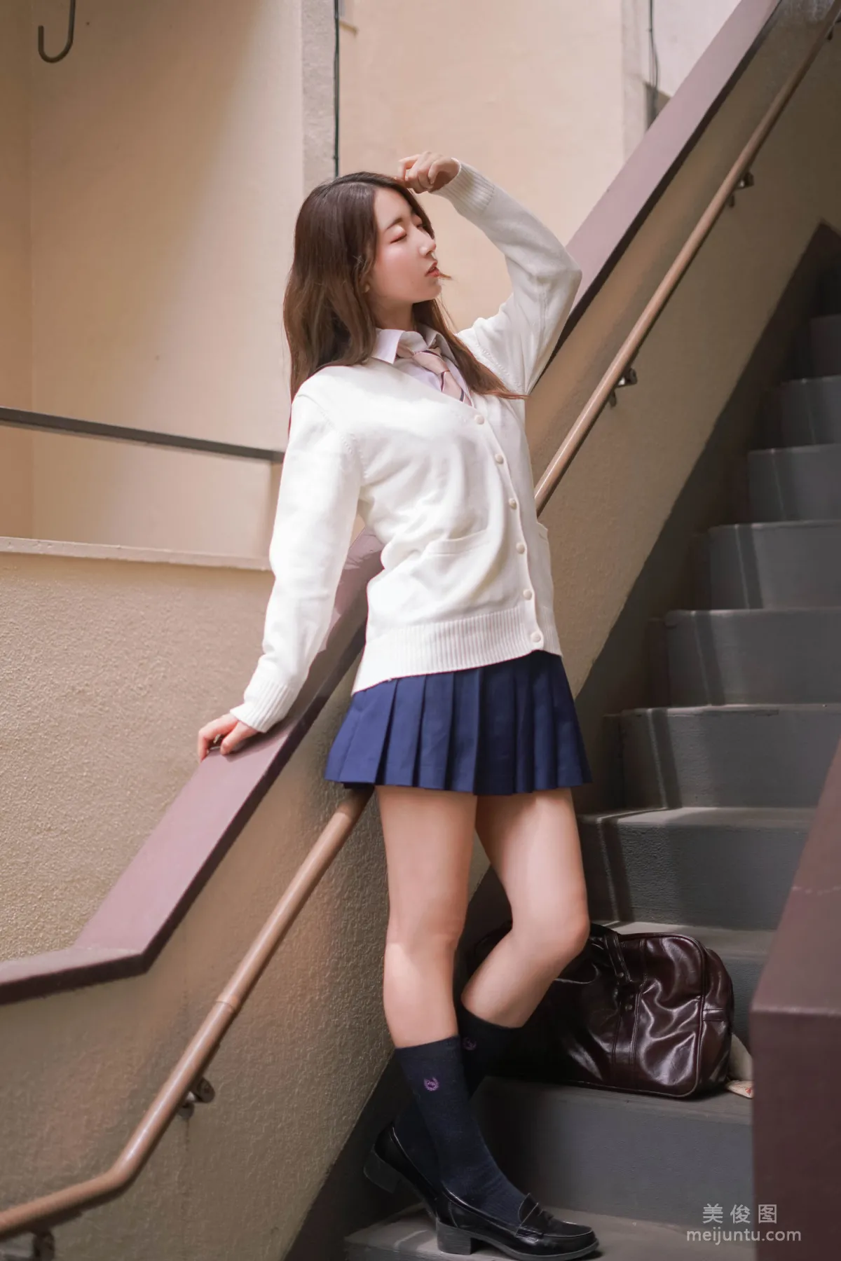 [美女Coser] 黑川 《楼道》 写真集20