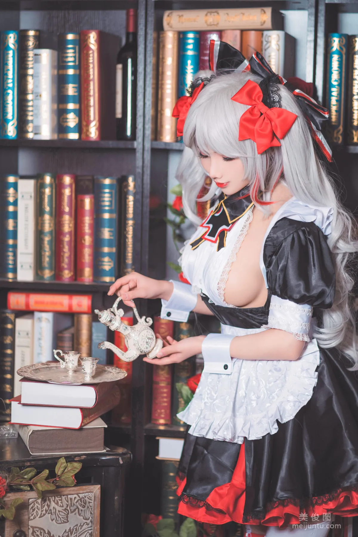 [網紅Coser] rioko涼涼子 《歐根女仆》 寫真集 4