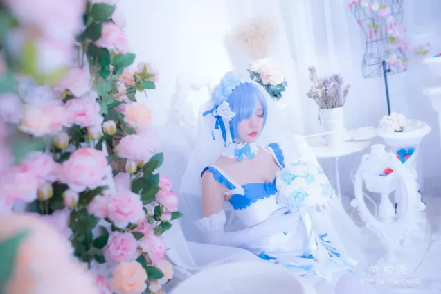 Coser二佐Nisa 《雷姆花嫁》 寫真集