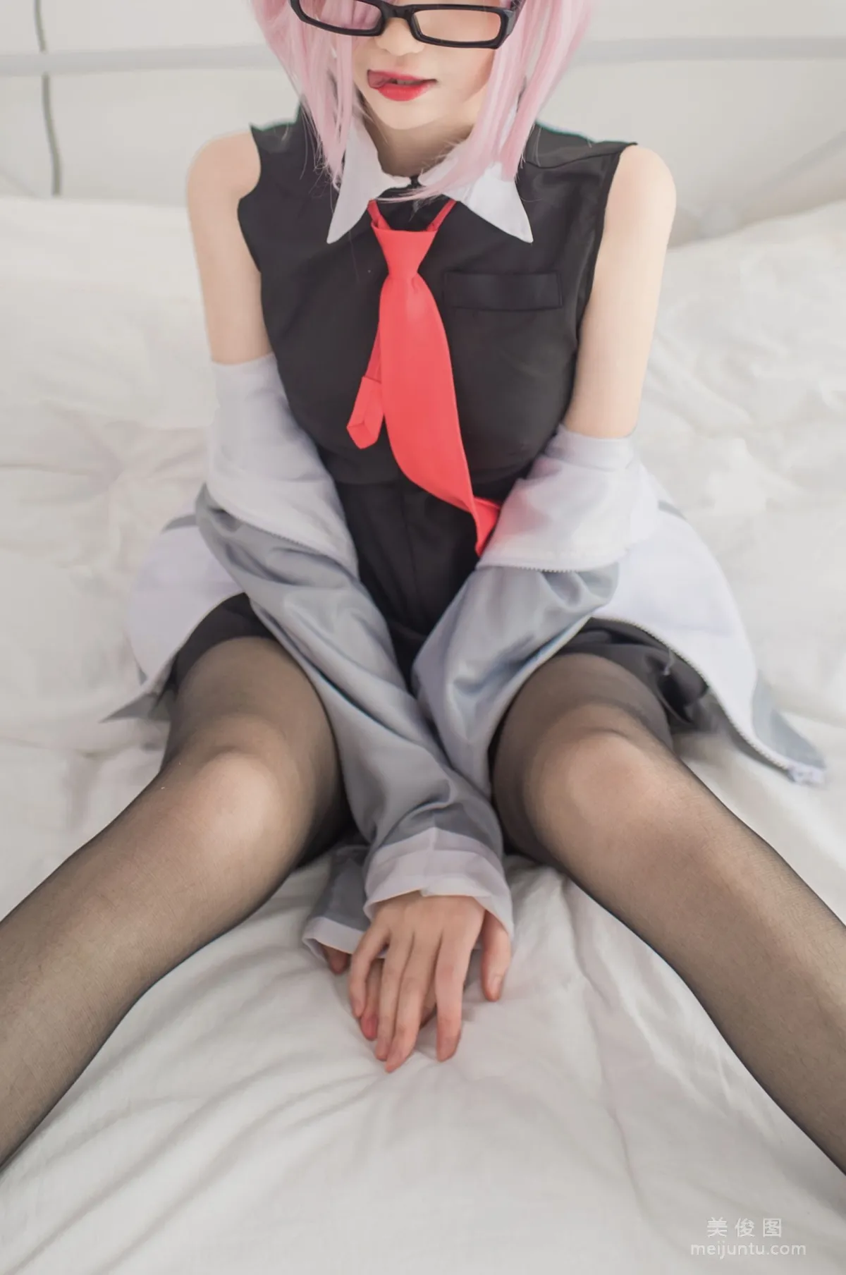 [網紅Coser] 南桃Momoko 《瑪修制服》 寫真集 17