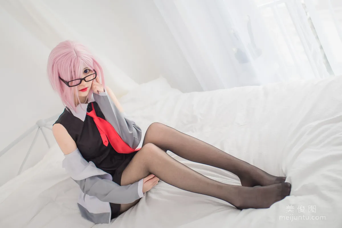 [網紅Coser] 南桃Momoko 《瑪修制服》 寫真集 19