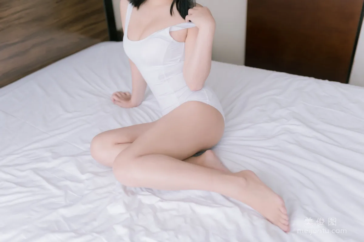 [網紅Coser] 抱走莫子aa 《大姐姐》 寫真集 31