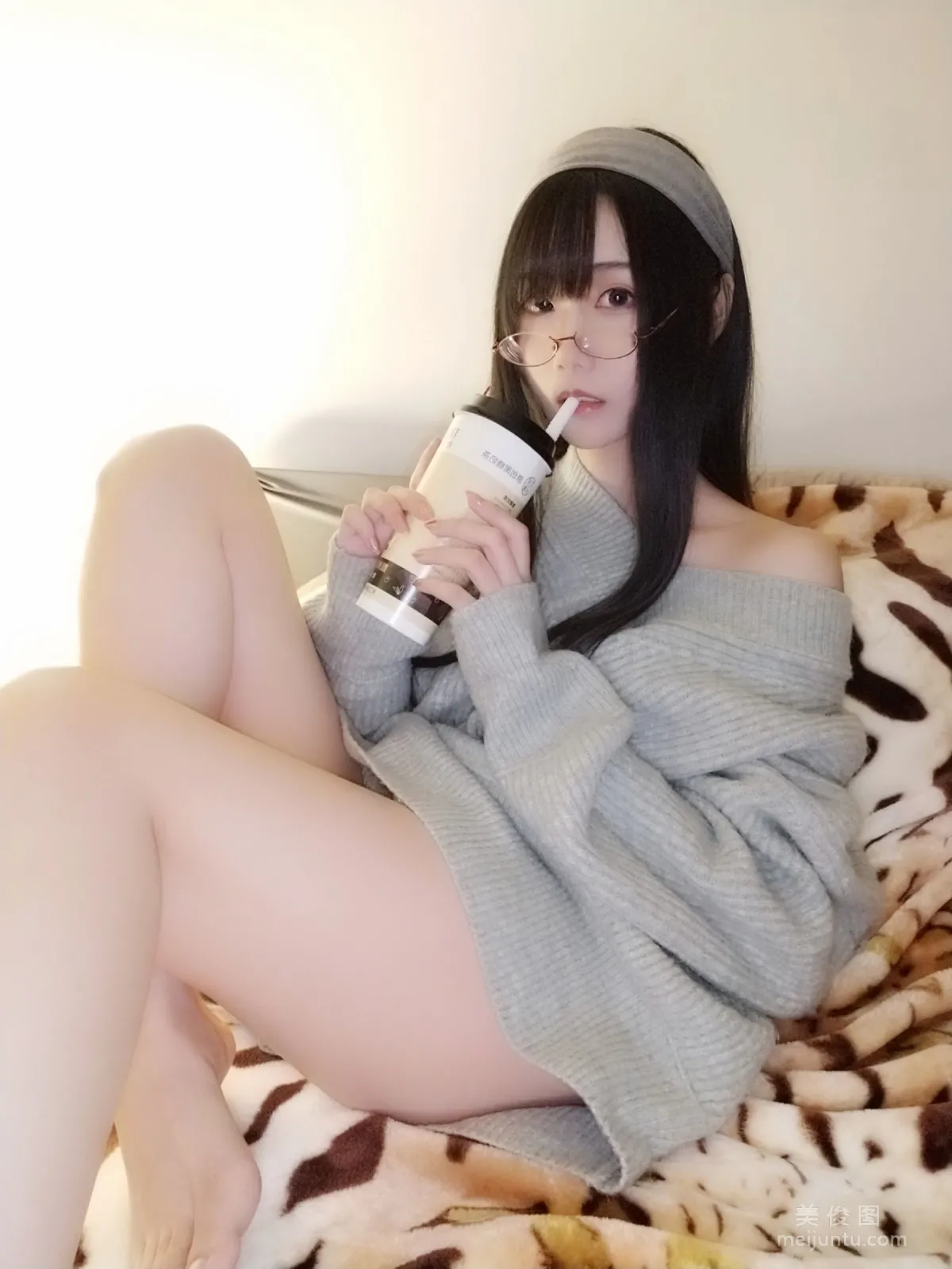 動漫博主曉美媽 《奶茶小姐》 寫真集 3