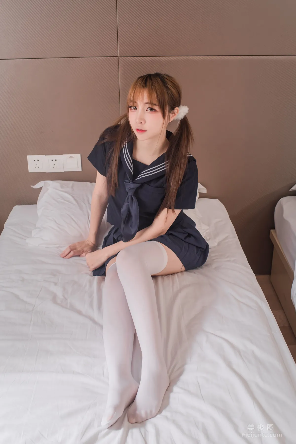 二佐Nisa 《制服黑三本》 写真集4