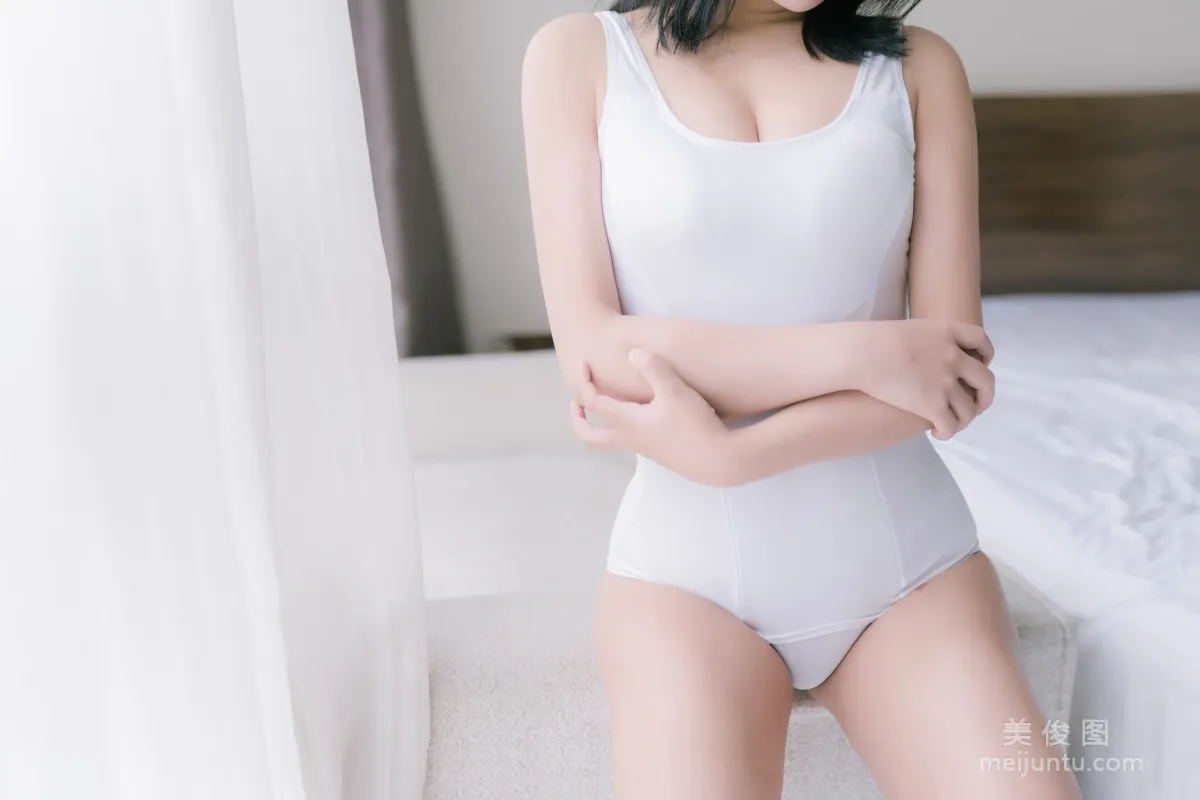 [網紅Coser] 抱走莫子aa 《大姐姐》 寫真集 27